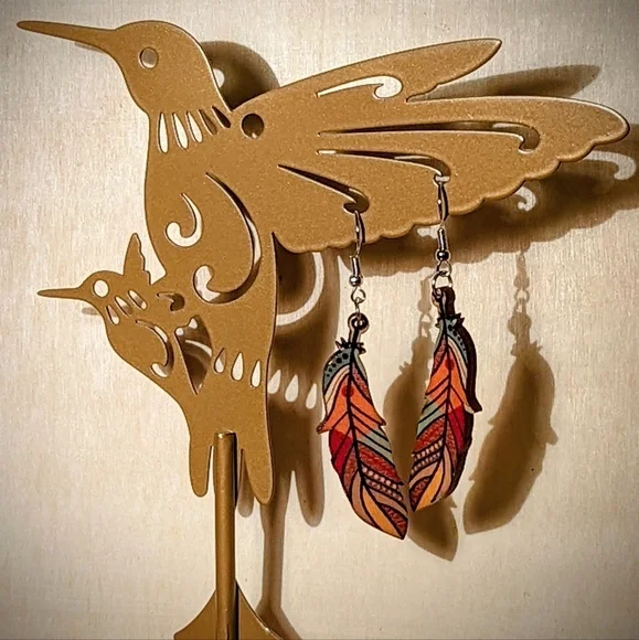 Pretty wood feather 🪶 shaped earrings - Picture 5 of 6